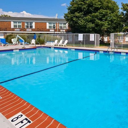 Clarion Inn Falls Church-Arlington Zewnętrze zdjęcie
